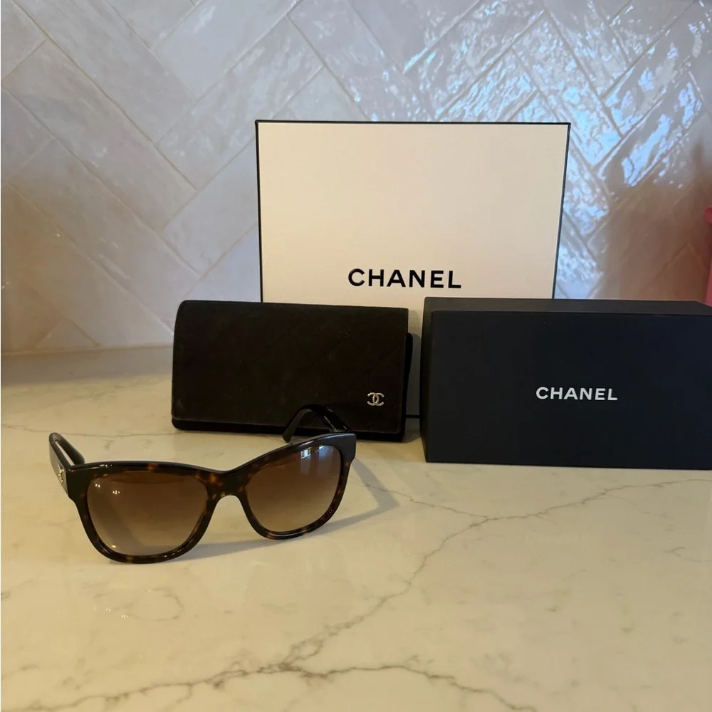 CHANEL Dark Tortoise Square Sunglasses - Picture 5 of 5